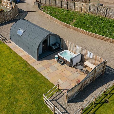 Thistle Pod Farm Stay With Hottub Sleeps 2 Galston  Kültér fotó