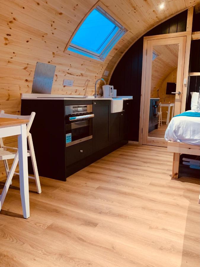 Thistle Pod Farm Stay With Hottub Sleeps 2 Galston  Kültér fotó
