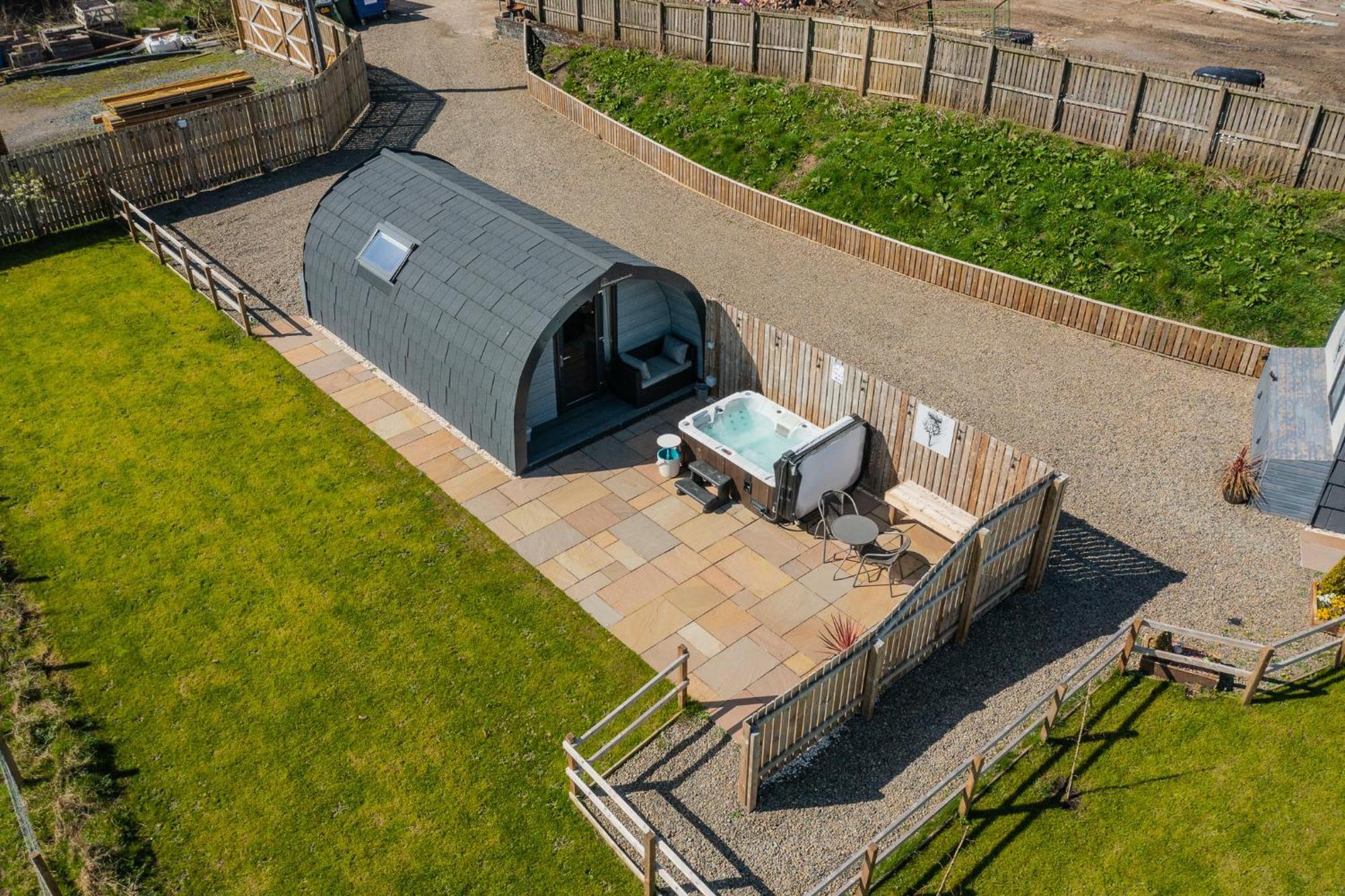 Thistle Pod Farm Stay With Hottub Sleeps 2 Galston  Kültér fotó